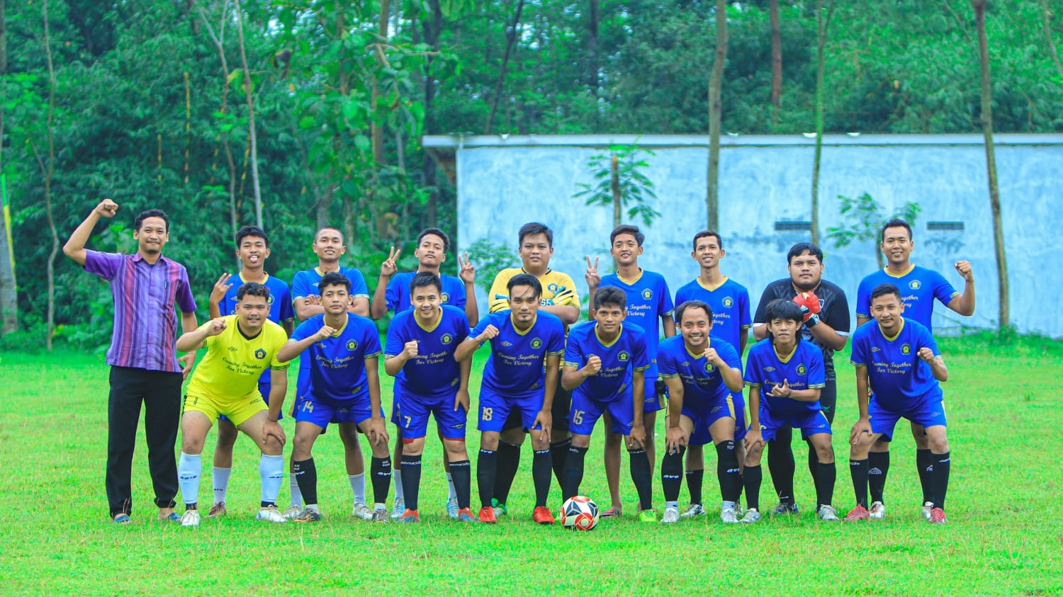Fun Game Football : Guru PJOK SMP Kabupaten Pekalongan "Adu Skill" dengan Guru SMK Muhammadiyah Bligo